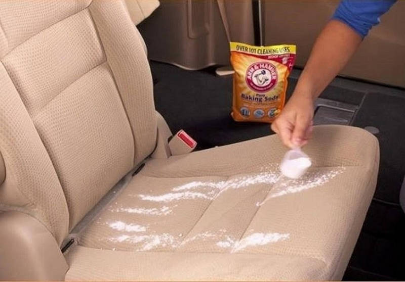 Dùng baking soda xử lý mùi xe mới